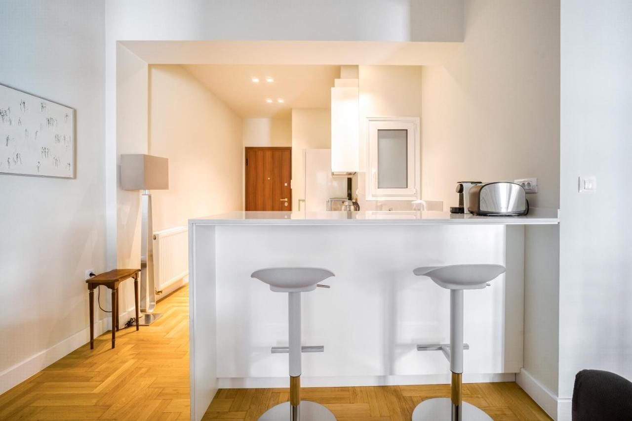 Lovely Sunlit Central Athens 2 Bedroom 2 Bathroom Condo Εξωτερικό φωτογραφία